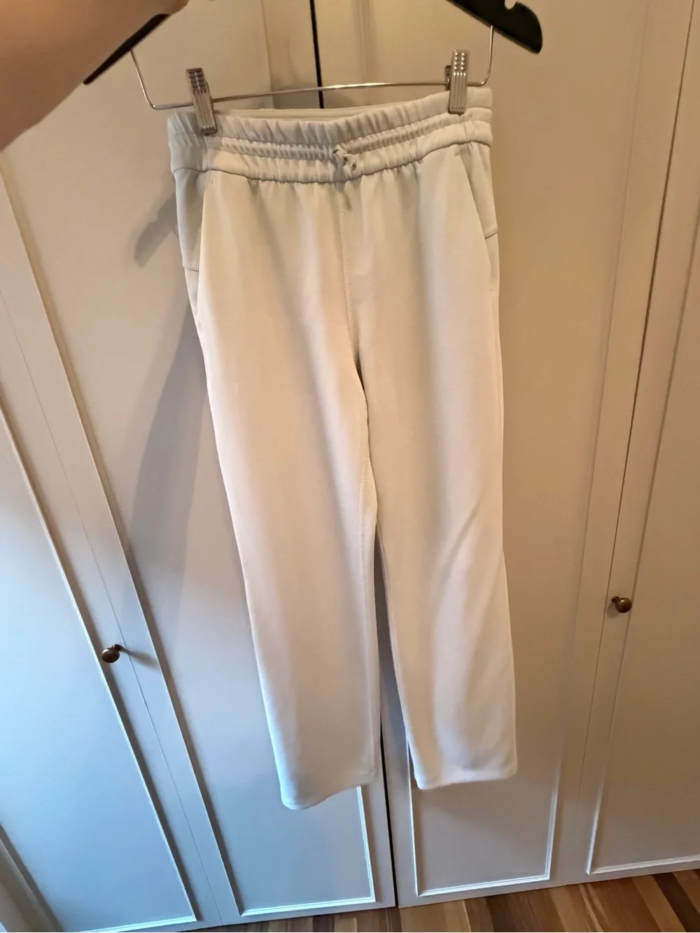 Lululemon Softstreme High-Rise Cropped Pant in Bone- Size 4